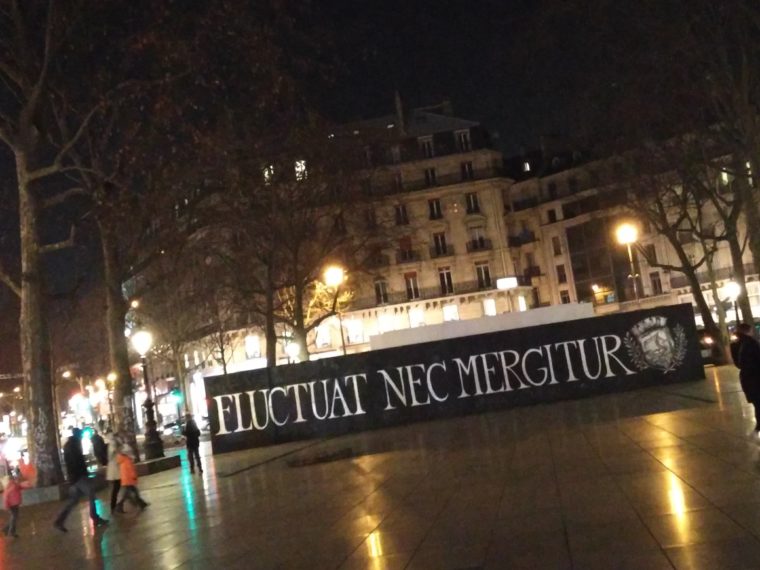 paris-fluctuat-nec-mergitur-c-w-bound