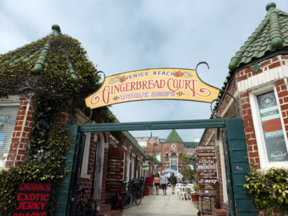 la-venice-beach-gingerbread-court