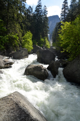 Yosemite-vernall-falls-trail