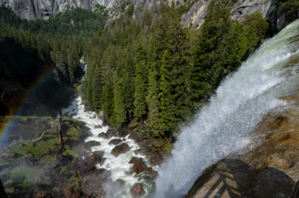 Yosemite-vernall-falls-rainbow